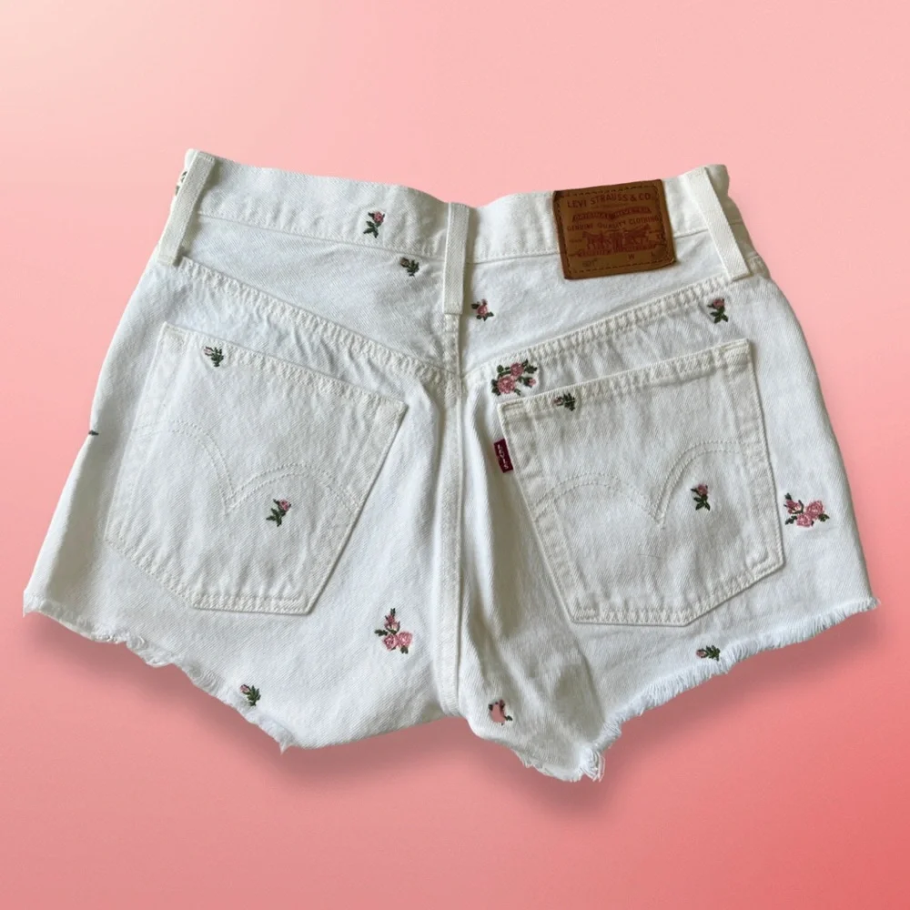 Levi’s 501 Embroidered Rose Shorts - Picture 2 of 6